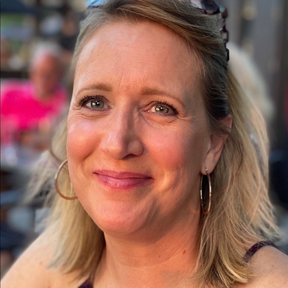 Meet your Posher, Lora - Picture 1 of 1